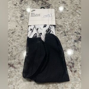 Nike new black and white twisted headband